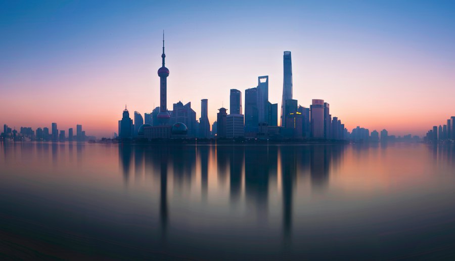 El skyline del Bund en Shanghái, China